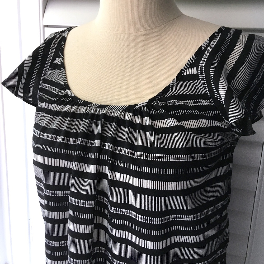 Flutter sleeve top